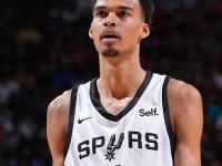 九游体育-包含今晚国王杯传出新动向，洛杉矶快船战术微调，管理层表态——气氛紧张，身体对抗强度拉满的词条