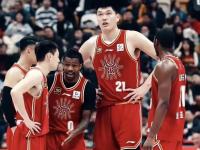 九游-篮球常规赛焦点战：岭东天狼队绝杀岭东白虎队，新星闪耀。外援联手发威(篮球赛十强赛激战夏夜)