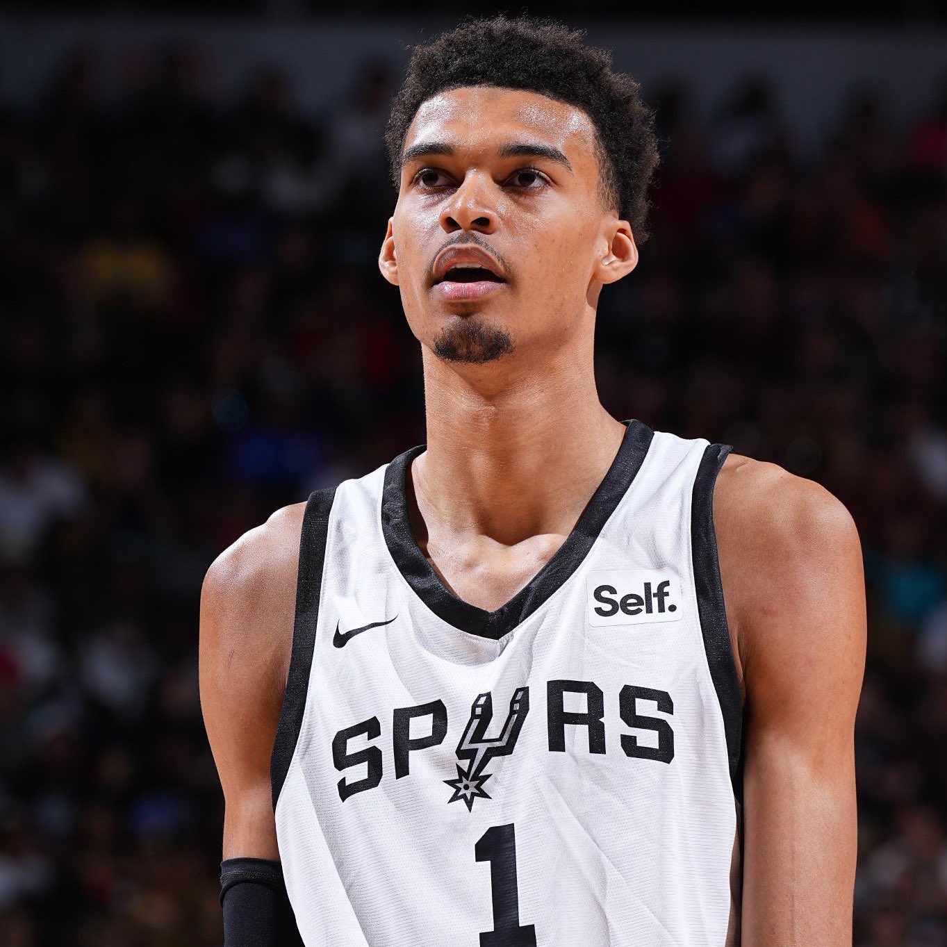 包含今晚国王杯传出新动向,洛杉矶快船战术微调,管理层表态——气氛紧张,身体对抗强度拉满的词条 包含今晚国王杯传出新动向,洛杉矶快船战术微调,管理层表态——气氛紧张,身体对抗强度拉满的词条