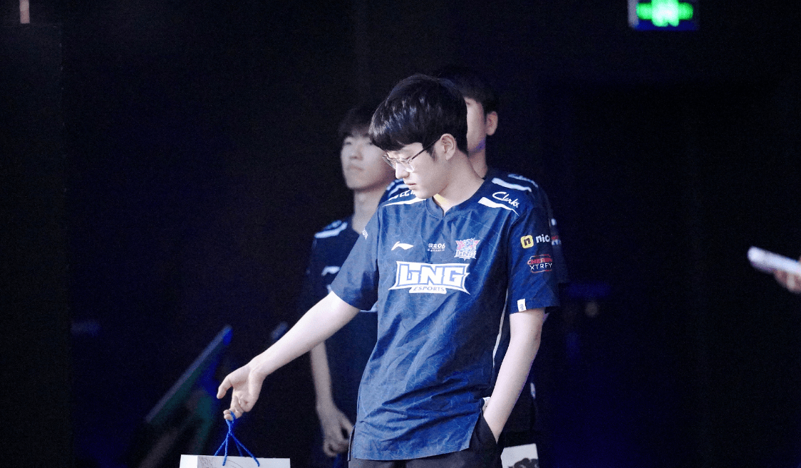 包含Scout回归赛场，回归赛场首场状态亮眼，阿森纳观众沸腾！的词条