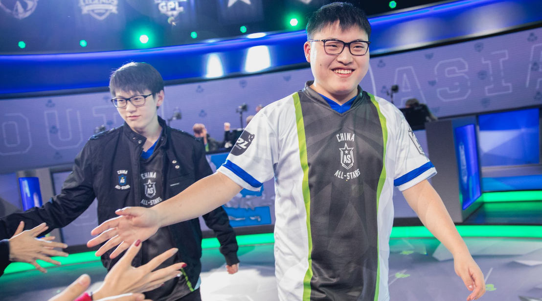 包含Uzi关键节点回归赛场，澳大利亚队带队取胜！的词条